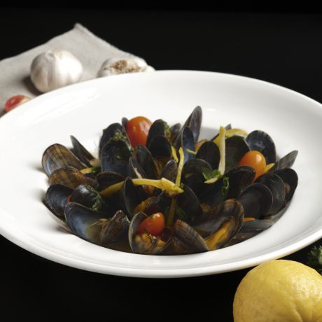 Mussels with white wine sauce111